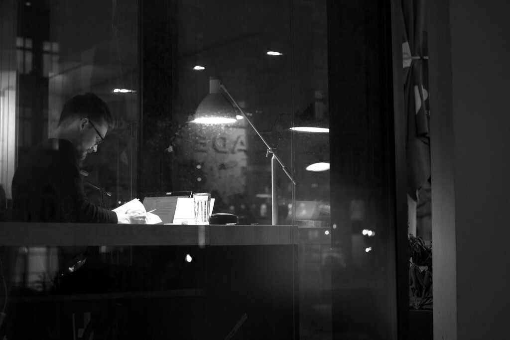Trabajos en remoto nocturnos: nueve empleos bien remunerados