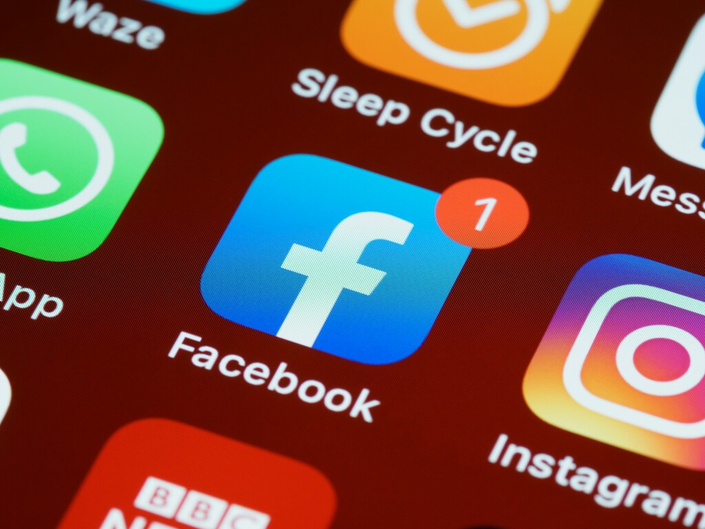 Exmoderadores de Instagram en Barcelona demandan a Meta por daños