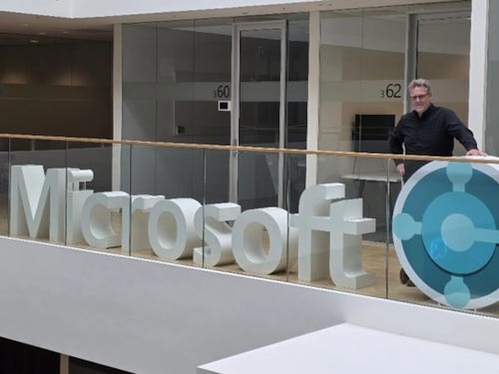 Exgerente de Microsoft sigue yendo a la oficina tras su despido