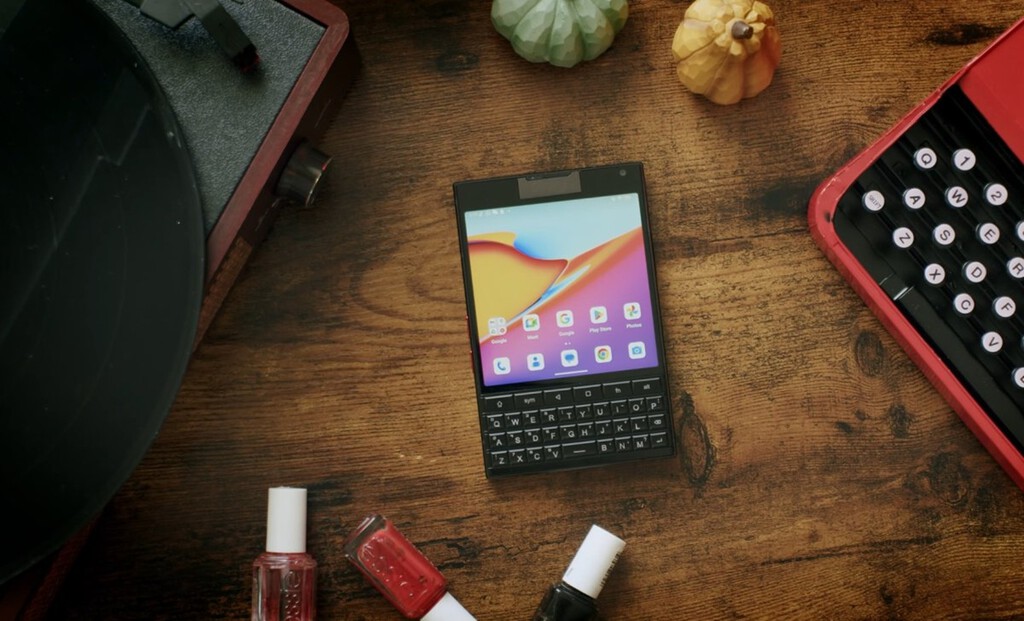 Móvil Android 2025: teclado físico y doble pantalla revolucionan
