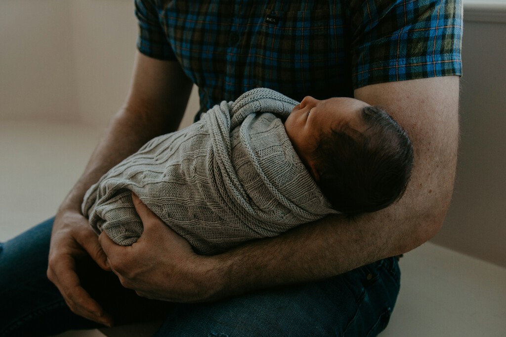 España amplía permisos de maternidad y paternidad a 17 semanas