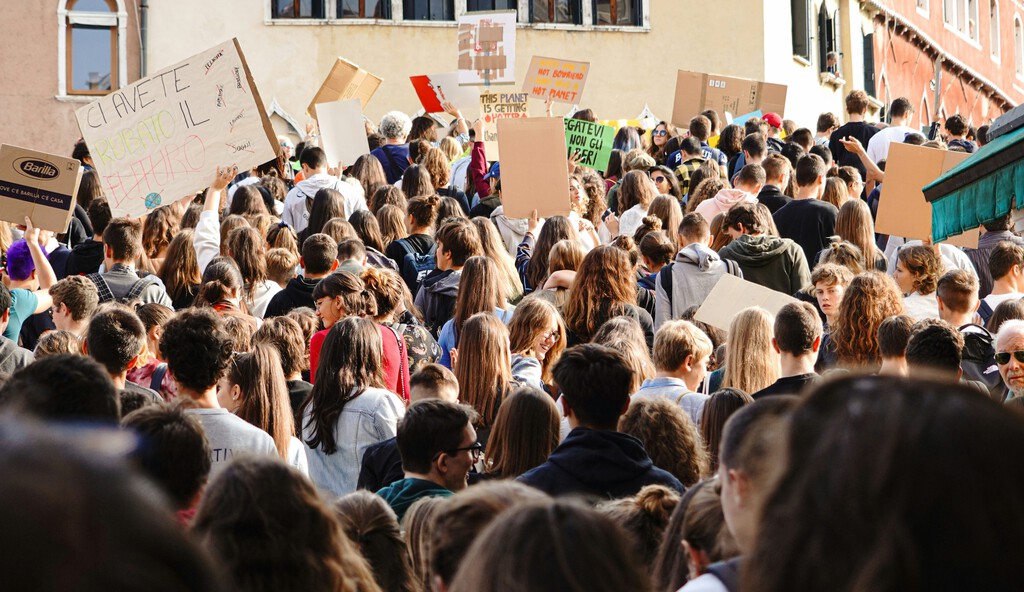 CEO defiende despidos masivos por IA: «No pide aumentos»