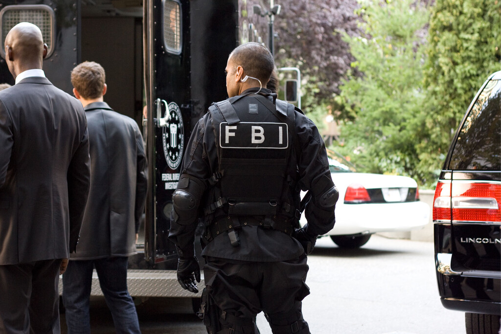 Ladrones disfrazados de FBI roban 200 iPhones en Portland