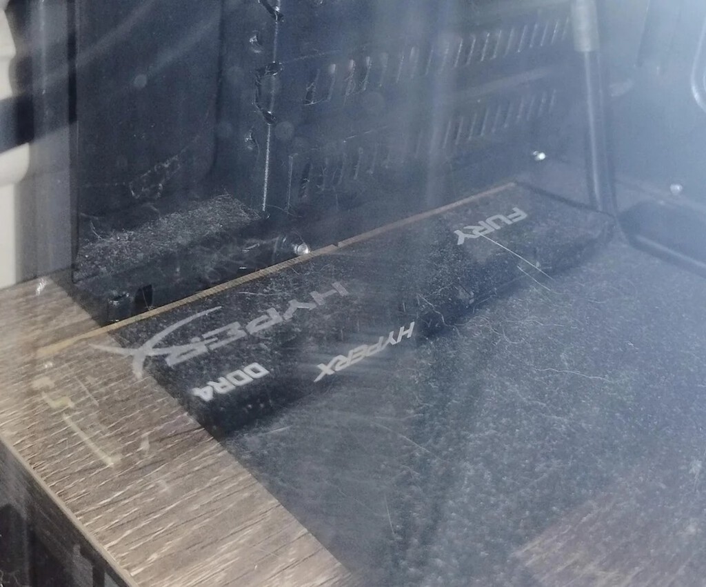 Gamer descubre RAM suelta tras dos años con PC limitado