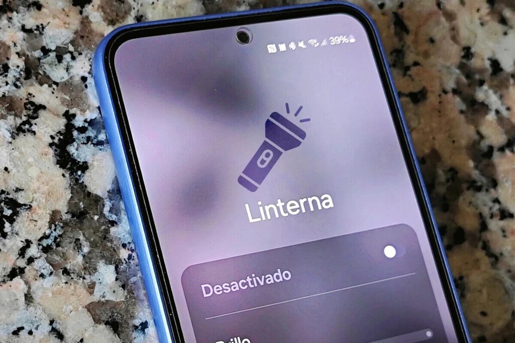 Cinco maneras de encender la linterna en Android rápidamente