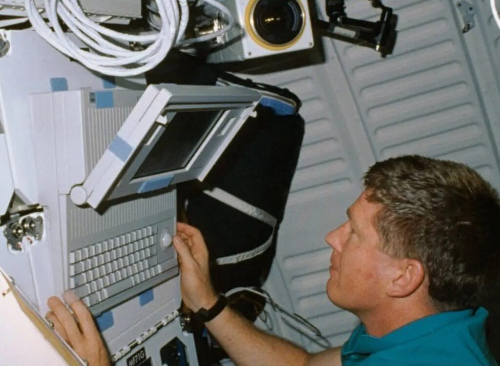 El primer email desde el espacio: un Mac lo hizo posible en