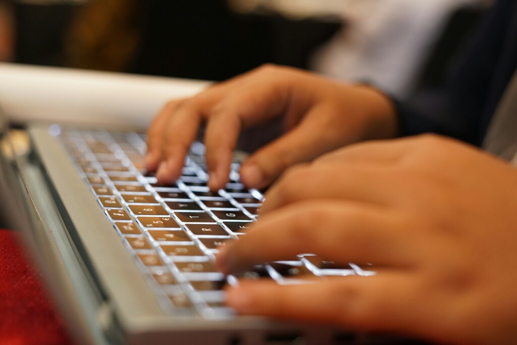 Despedida tras entrenar un chatbot que falló en su trabajo