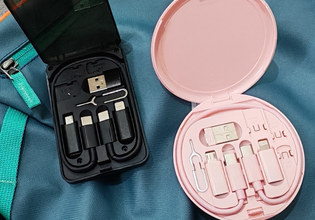 Caja de adaptadores: solución para el desorden de cables