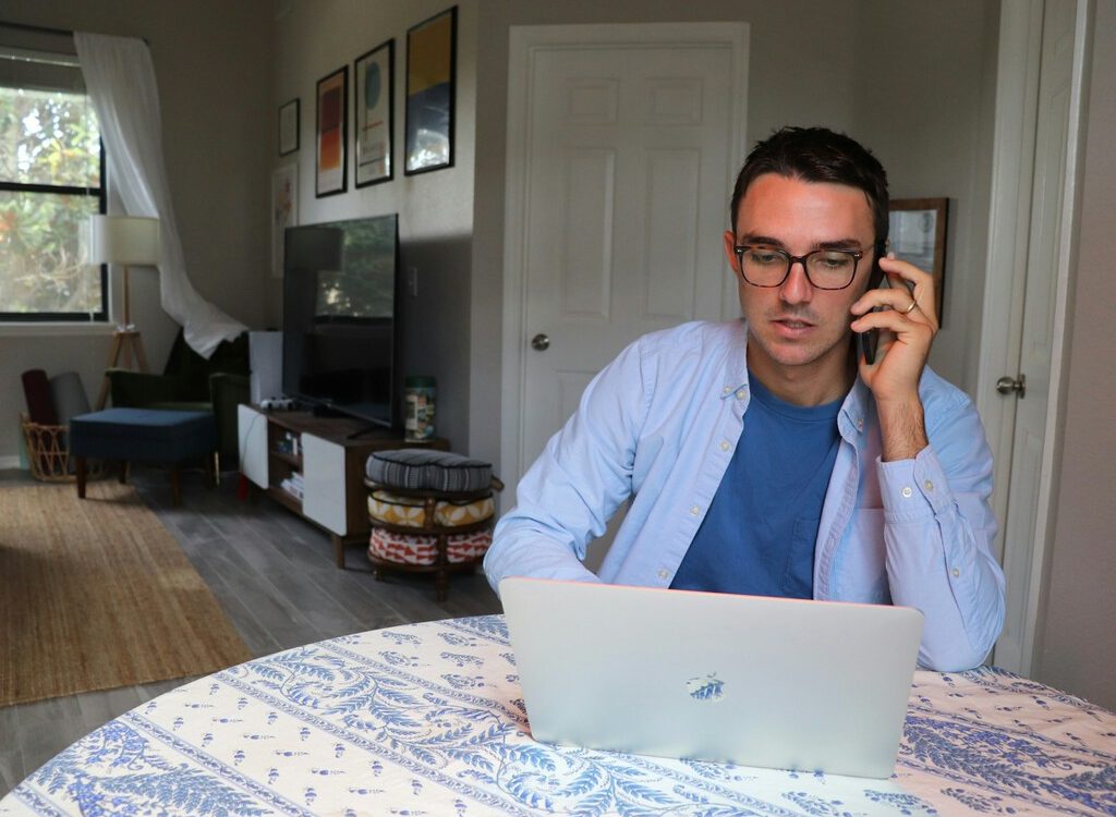 Banco brasileño despide a 1.000 empleados por baja actividad digital